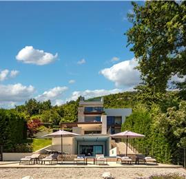 4 Bedroom Villa with Salt Water Pool, Private mini golf course and Rooftop Terrace near Opatija, Sleeps 8